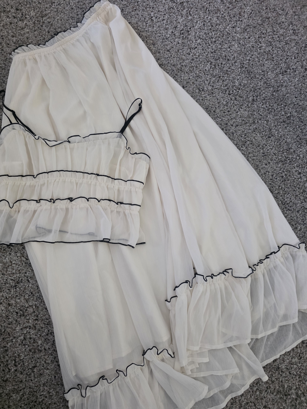 Cream Ruffled Maxi Skirt Set with Black Piping Shein Large